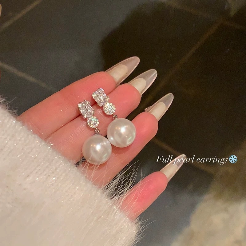 Light luxury pearl pendant earrings