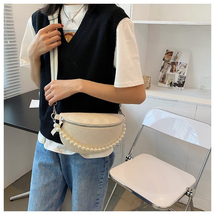 Fashion Rhombic Pearl Chain Chest Waist Bag display picture 7