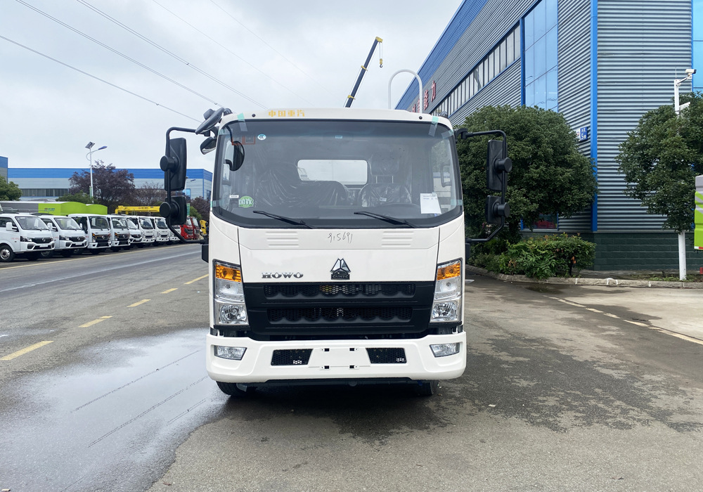 7-ton blue license plate heavy-duty HOWO sprinkler truck, Hubei Chengli brand 7-cubic-meter landscaping and construction site sprinkler truck, dust suppression vehicle