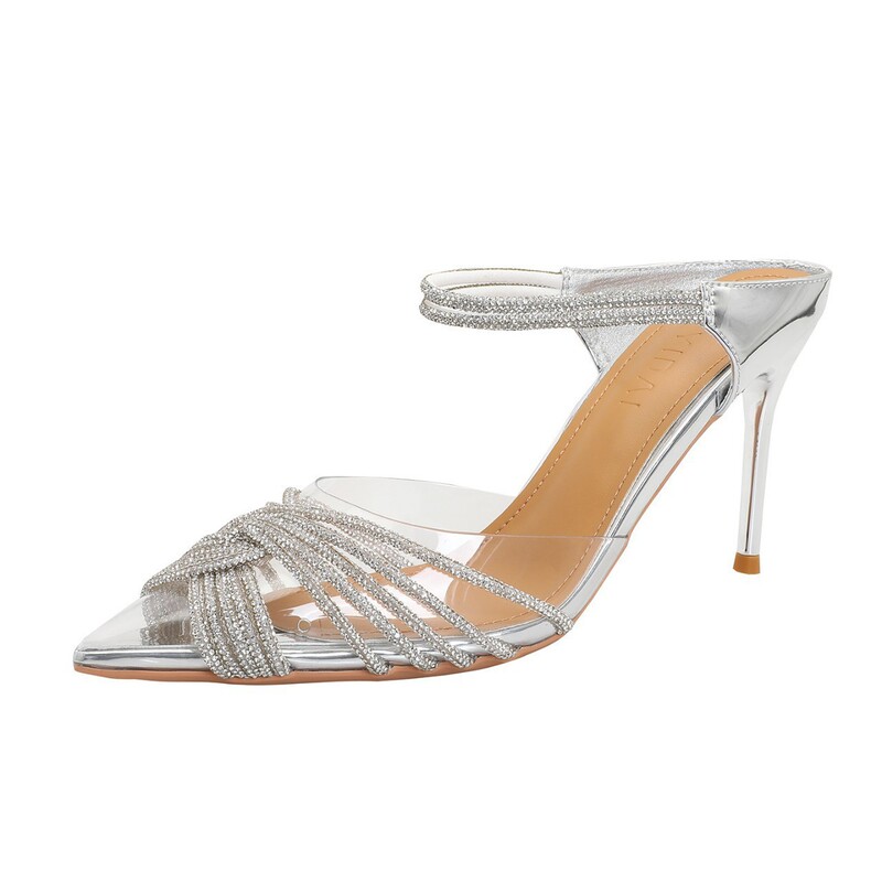Transparent Rhinestone Pointed-Toe Shallow High-Heeled Sandals Paired with a Pointed Skirt for a Sexy Summer Look 2026 Transparent Rhinestone Pointed-Toe Shallow High-Heeled Sandals Paired with a Pointed Skirt for a Sexy Summer Look 2026