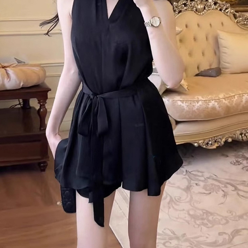 2025 New Summer Style French Style V Neck Waist Strap Slim Sleeveless Shirt Women's High Waist Shorts Two-Piece Set