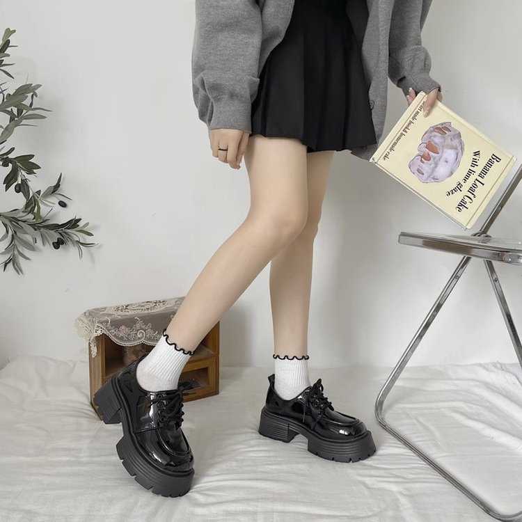 Zapatos de cuero de bizcocho de suela gruesa para mujer 2025 primavera nuevo estilo retro academia estilo británico japonés jk realzado zapatos de tacón grueso