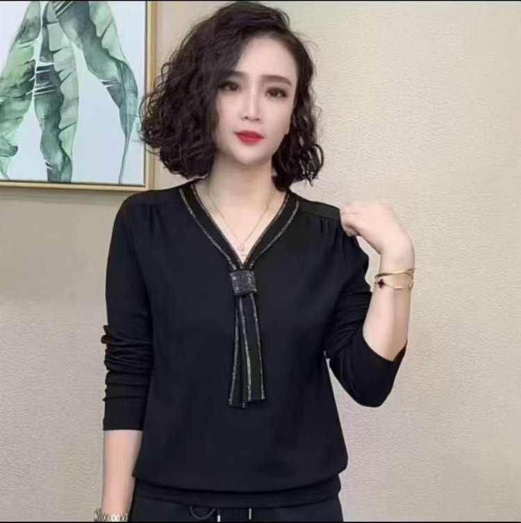 一件代发直播爆款2025秋季新品时尚气质减龄围巾V领烫钻长袖上衣|undefined