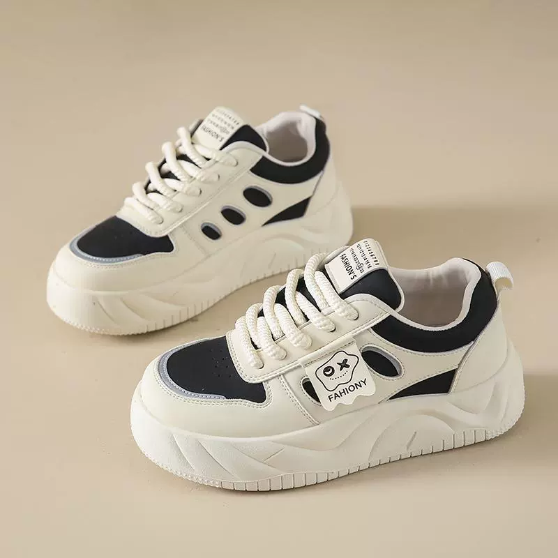 Наступая на фекалии, чтобы увеличить чувство хлебной обуви для женщин 2024 весной новый дикий студент на толстой подошве маленькая белая обувь повседневная спортивная обувь