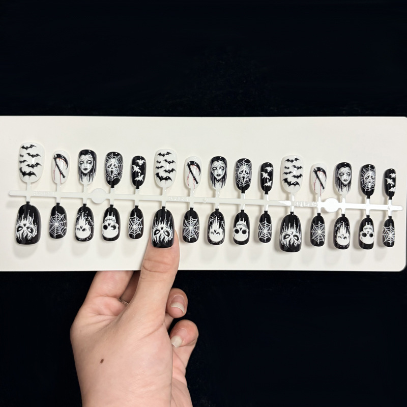 Popular European and American Halloween press-on nails, black short nail patches, cross-border wholesale of fake nails Popular European and American Halloween press-on nails, black short nail patches, cross-border wholesale of fake nails