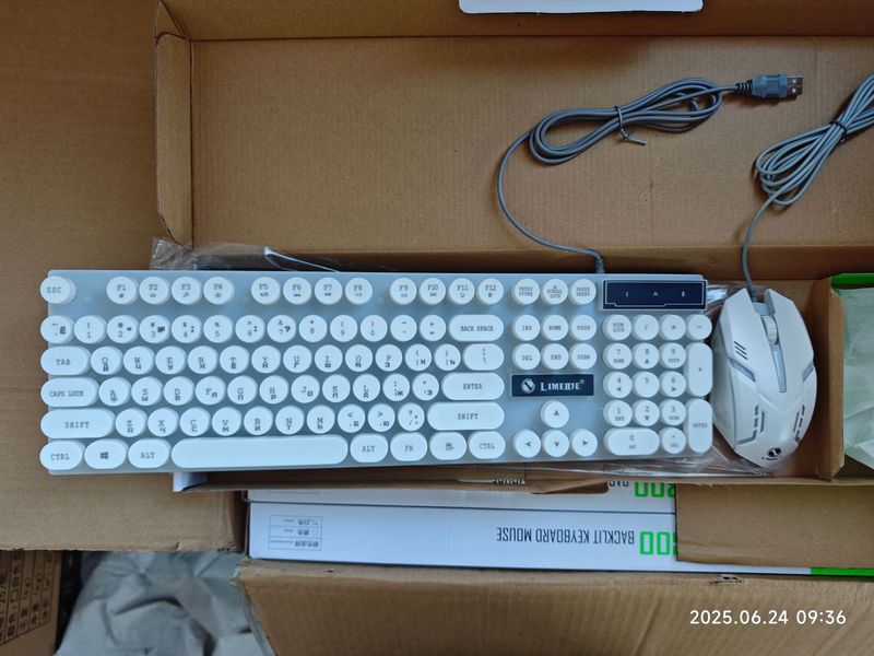 在庫あり レーザー彫刻 ロシア語 アラビア語 GTX300 有線 パンク 発光キーボード メカニカル風 パソコンノート|undefined