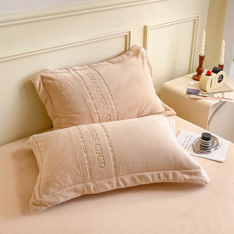 Personalizado engrosado leche de cama de cuatro piezas lujoso tallado y cama de camisa de coral brida sábanas de cama