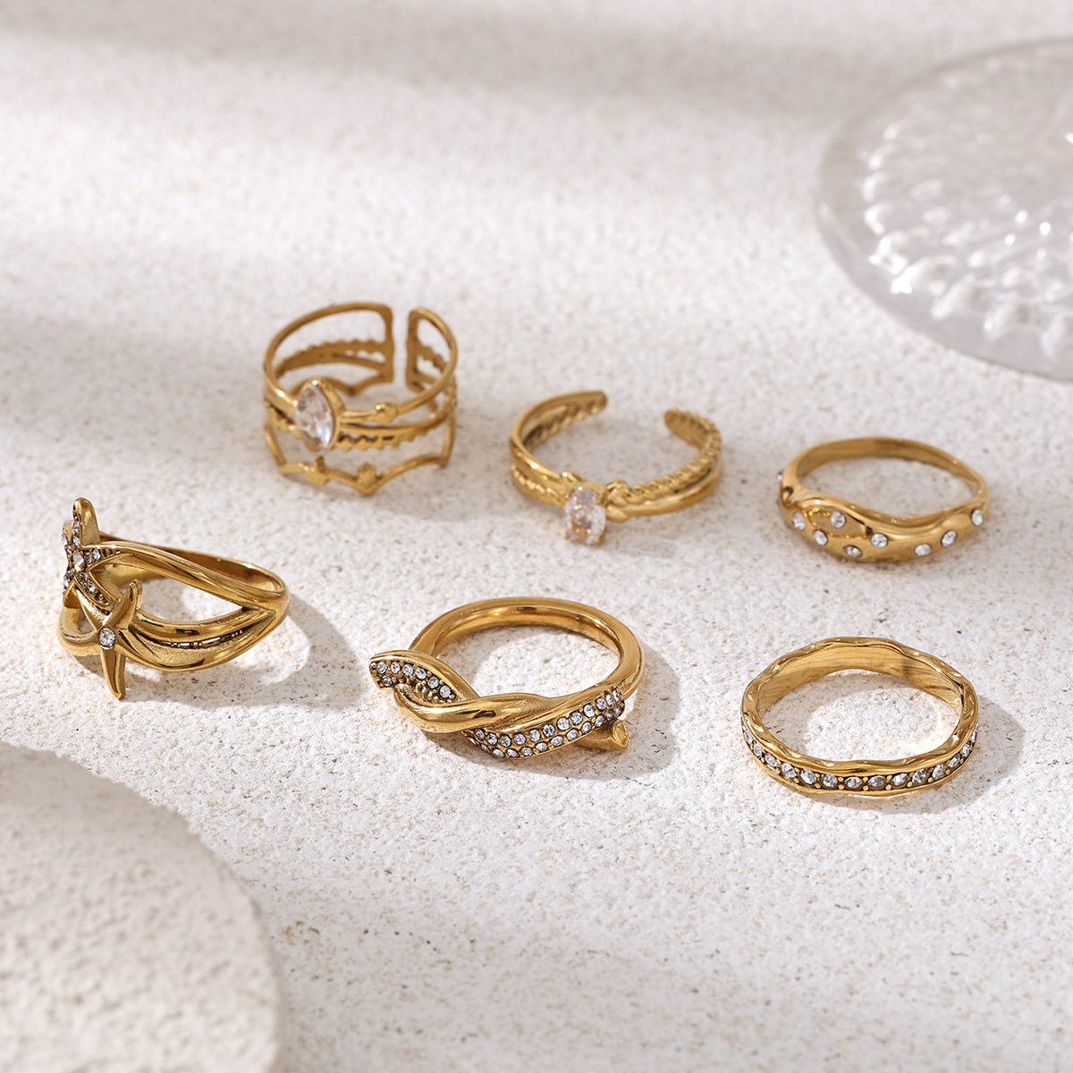 Anillo de acero inoxidable de Tayna Europa y América de lujo ligero nicho de moda personalidad anillo de incrustación de zircon blanco para mujeres no se desvanece