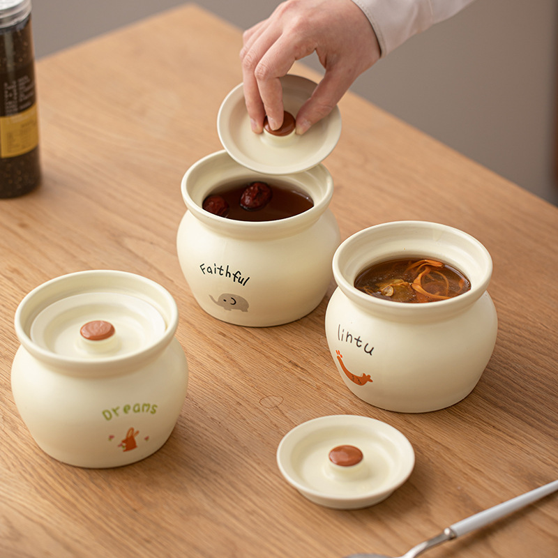クリーム風シチューの杯瓦缶とスープの陶磁器は蓋をして水をあけて杯を煮込んで缶の家庭用沙県の一人分のスープを煮込んで杯を蒸します。|undefined