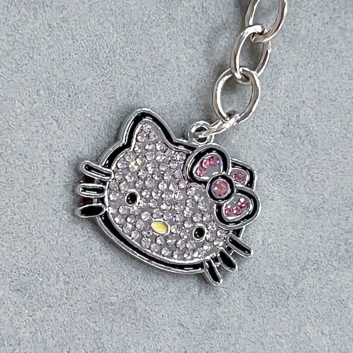 Keychain (Hello Kitty) cartoon backpack key accessory, 2-carat charm, 9×9×1 cm