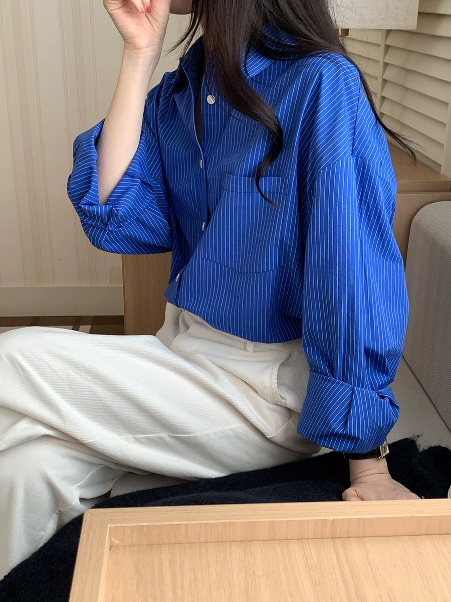Чувство сокровищ синий отворот в полоску рубашка женская осень 2024 новая корейская версия ленивая свободная рубашка на X20