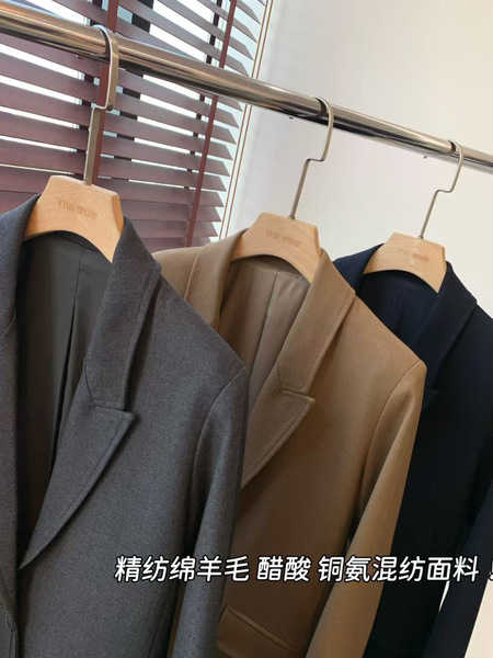 M's high-end product Sheep wool cupro acetate blended tailored peak…
