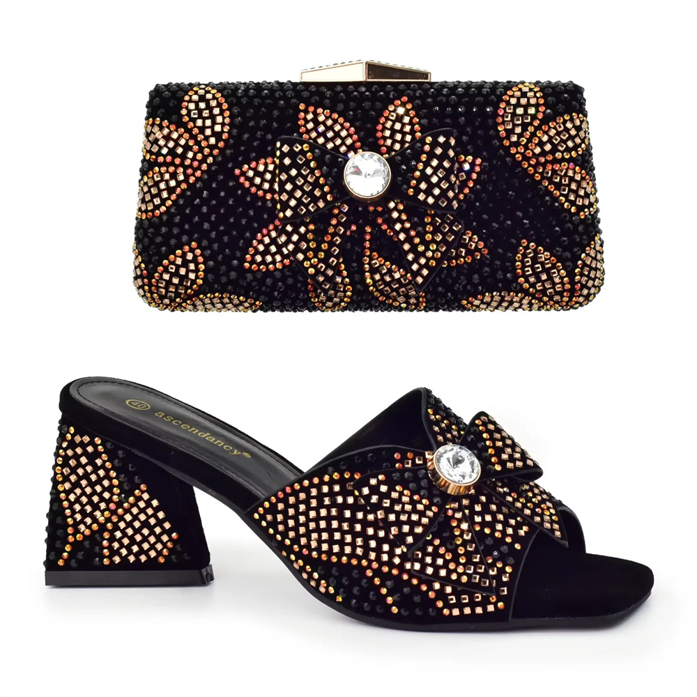 Vintage strasszokkal díszített női magassarkú cipő hozzáillő clutch stílusú vacsorához való öltönnyel_voghion.com