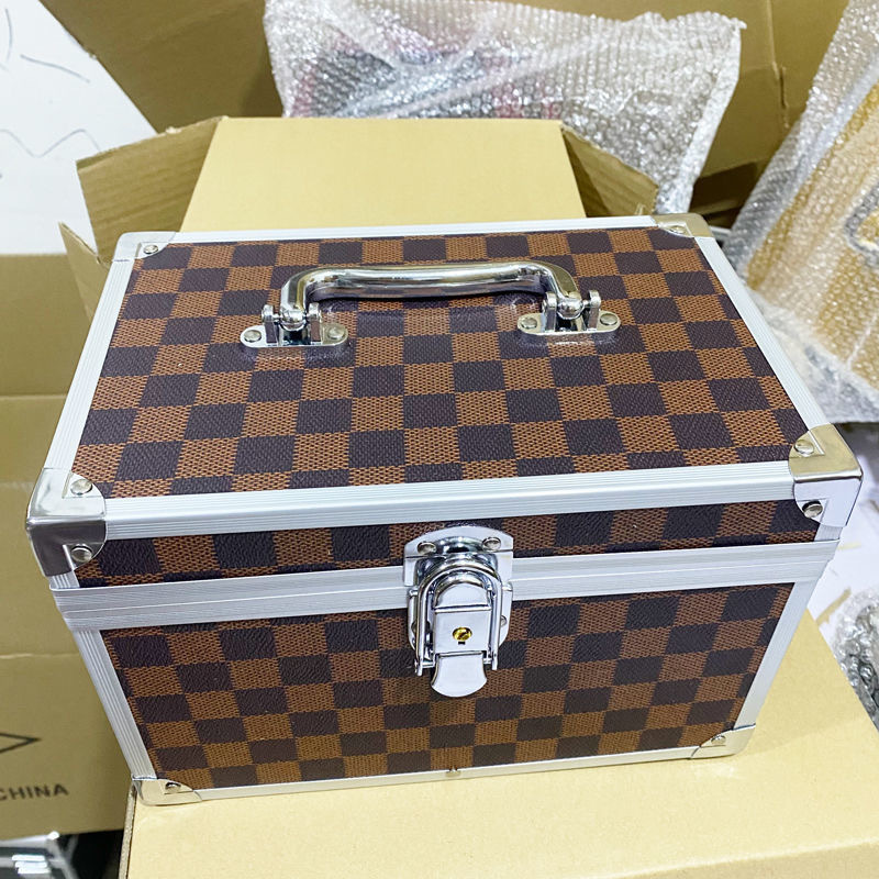 Cuadrícula de café en ángulo recto pequeña de doble capa