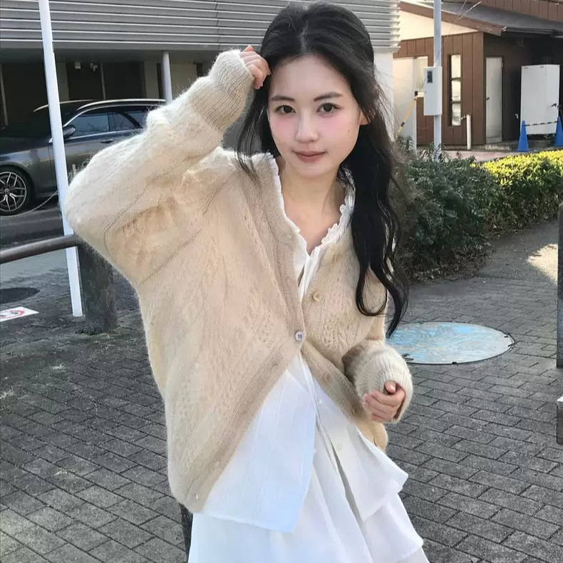 현물 2026 봄 신상품 한국 동대문 달콤하고 부드러운 라운드 넥 구멍 뚫린 니트 가디건/셔츠/스커트