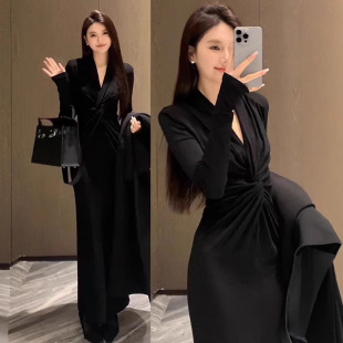 Black High-End V-Neck Knitted Dress for Women, 2025 Autumn New Slim-Fit Elegant Long Dress
