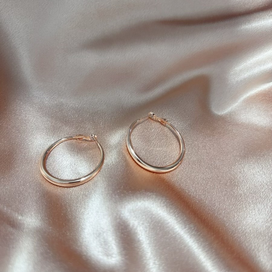 Amazon moda popular cobre plateado 18K oro hueco brillante pendientes creativo europeo y americano exagerado Comercio exterior pendientes al por mayor