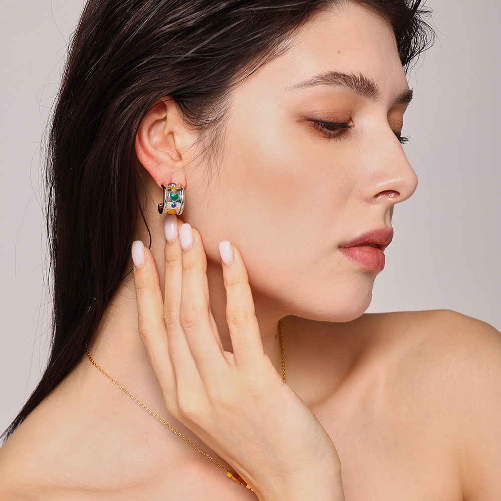 C-C amor amplio aretes instiguado nuevo estilo cuadrado logotipo colgante collar de acero titanio combinación de tendencia