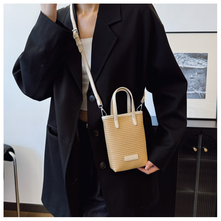 Summer straw woven beach bag 2025 New style seaside vacation handbag, simple and versatile bucket bag, woven crossbody bag undefined