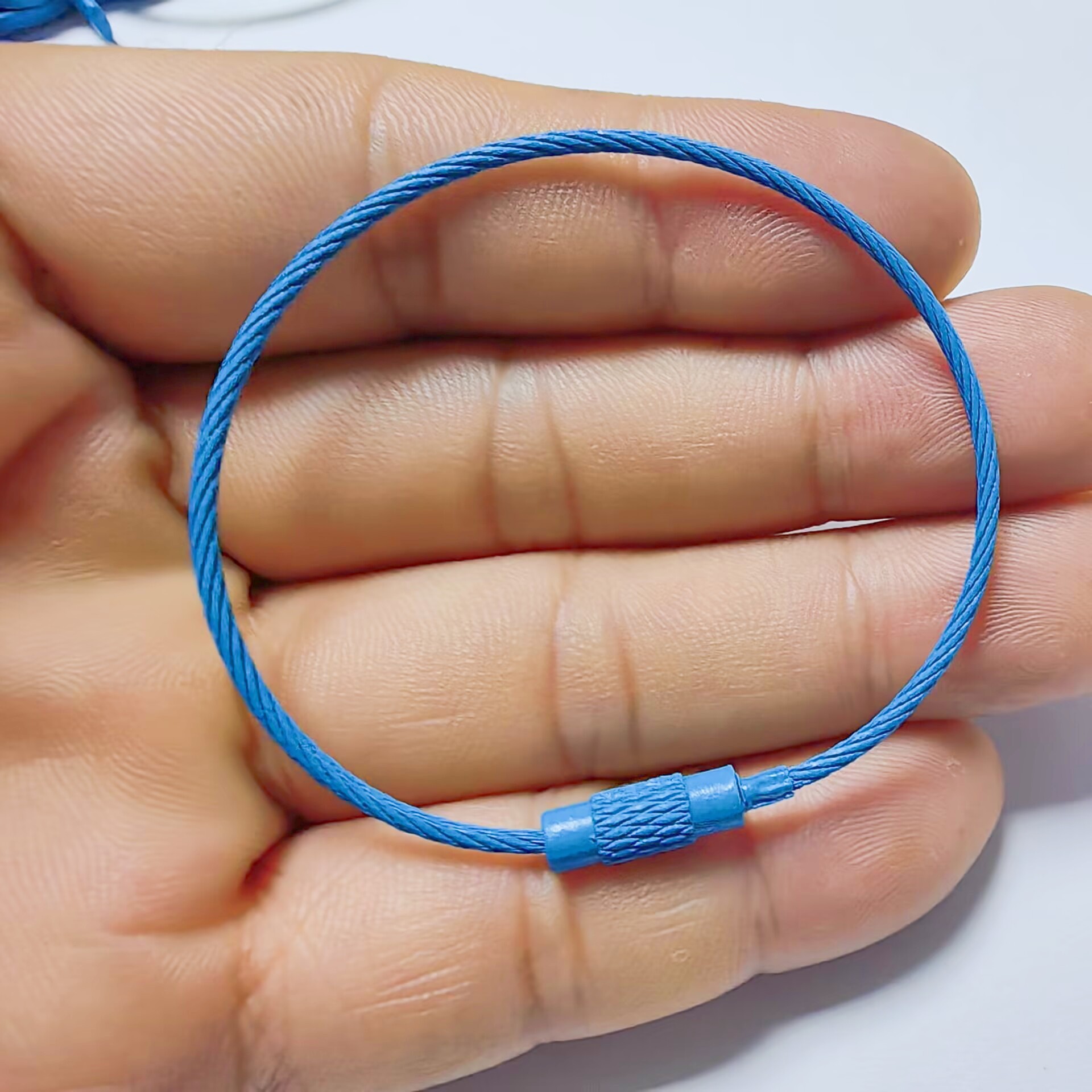 Fabricante Wholesale   Anillo de alambre de acero inoxidable de varios colores   Cordón Keychain    1.5 * 15 cm