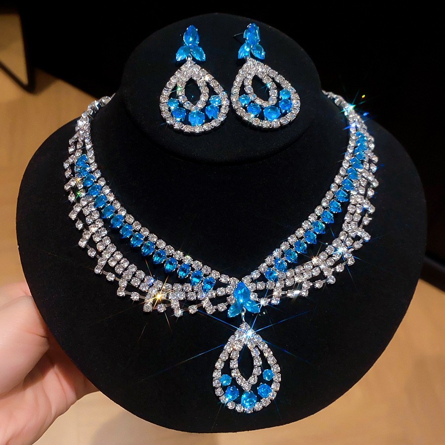 Collar de pendientes de diamantes con gotitas de agua transfronterizas europeas y americanas, colgante de moda de lujo ligero, cadena de clavícula, celebridad de Internet, joyería de alta gama, mujer