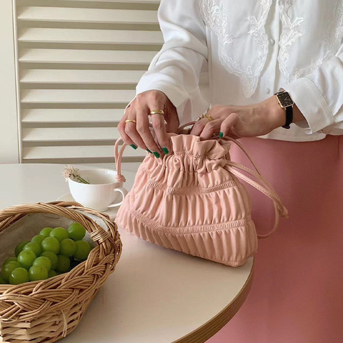 Cross-border small fresh pleated bag storage bag portable cosmetic bag large capacity high-value crossbody bag niche cosmetic bag