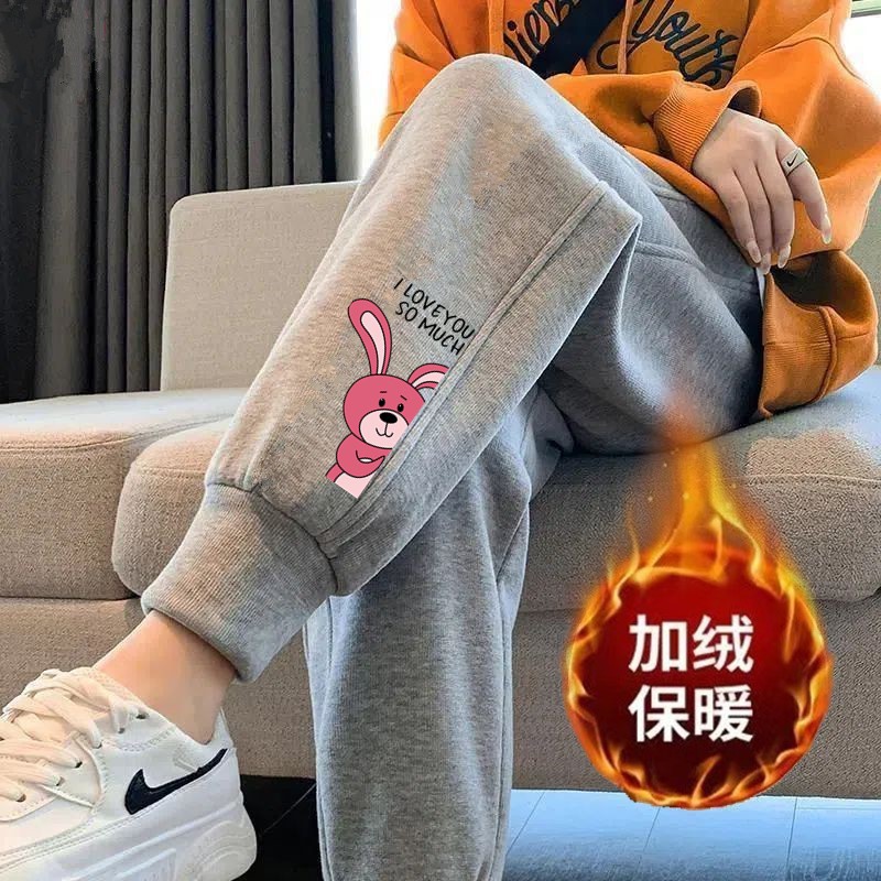 핑크 토끼 나사 입 회색 바지와 벨벳