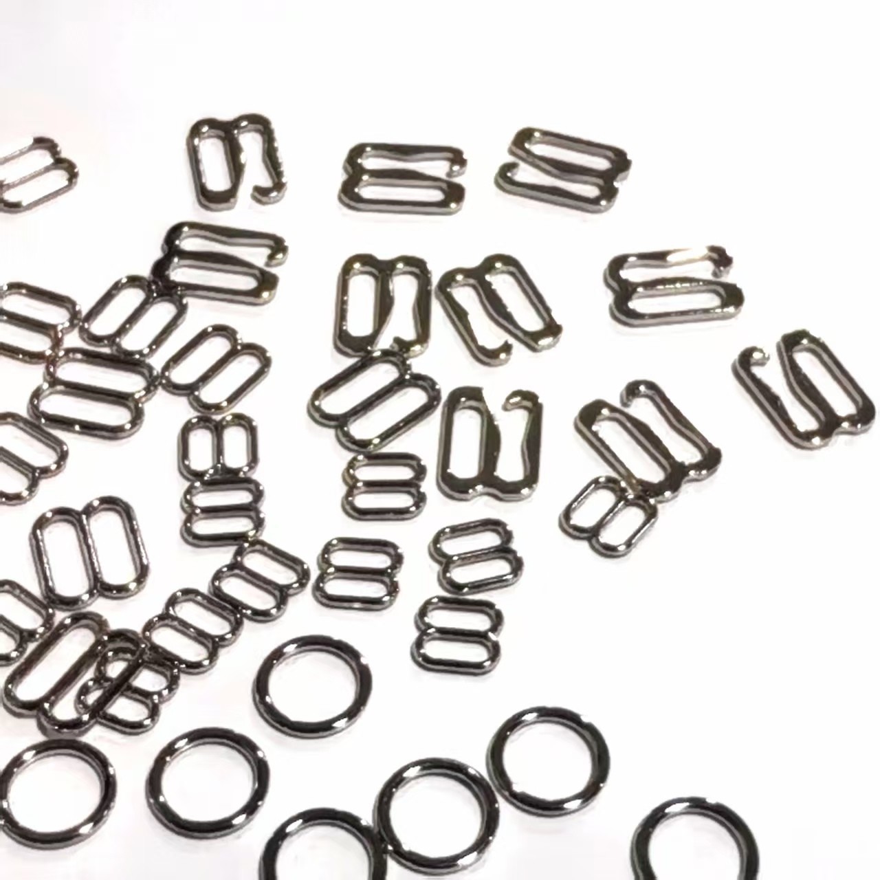 工厂直供现货批发锌合金电镀白色内衣肩带调节扣五金服饰配件