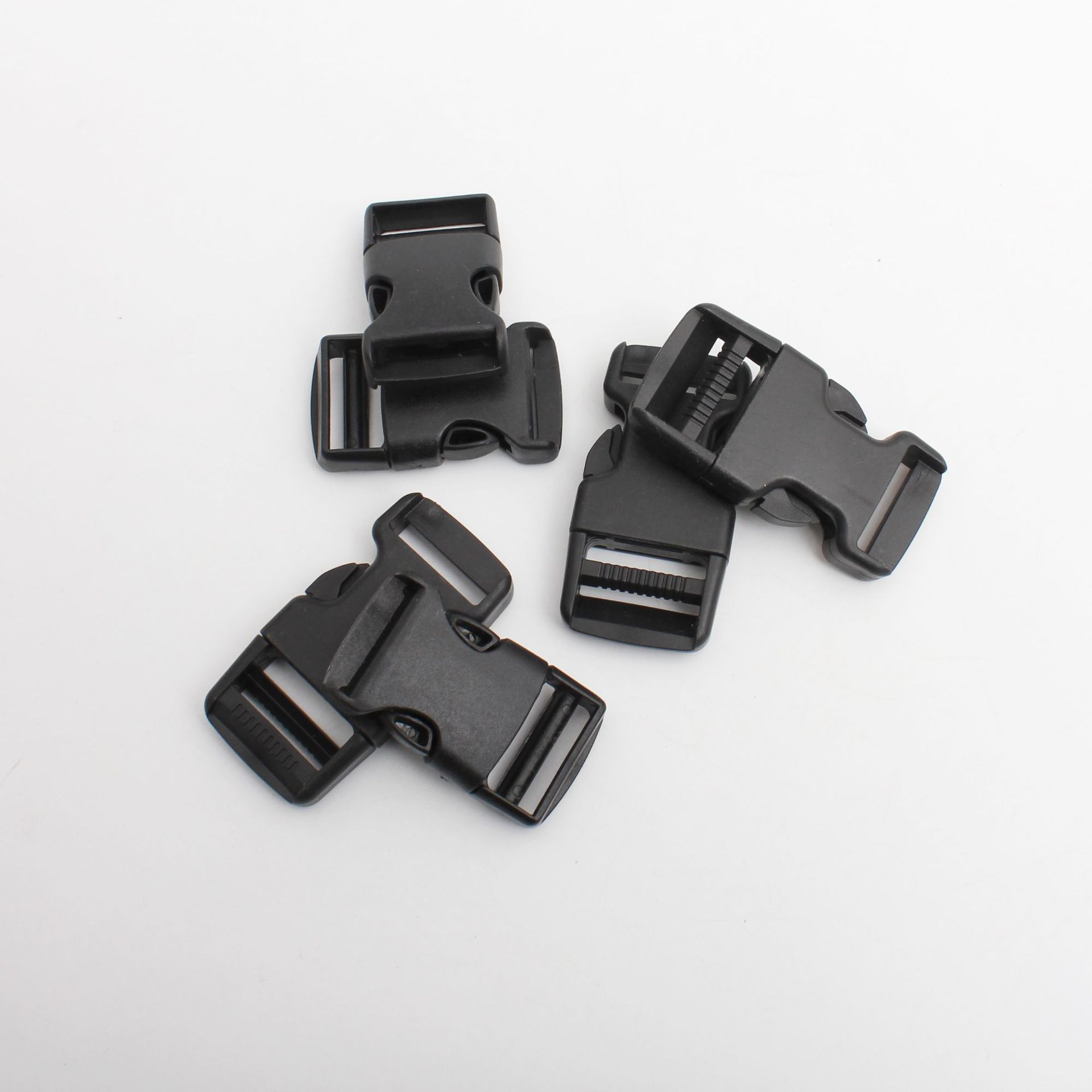 Buckle1.jpg