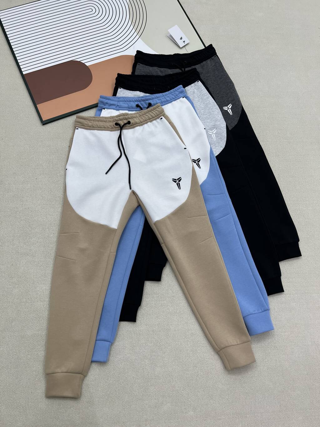 25 años de nuevo KOBE TECH Kobe hombre juego de tecnología de ocio deportivo 714 + 717