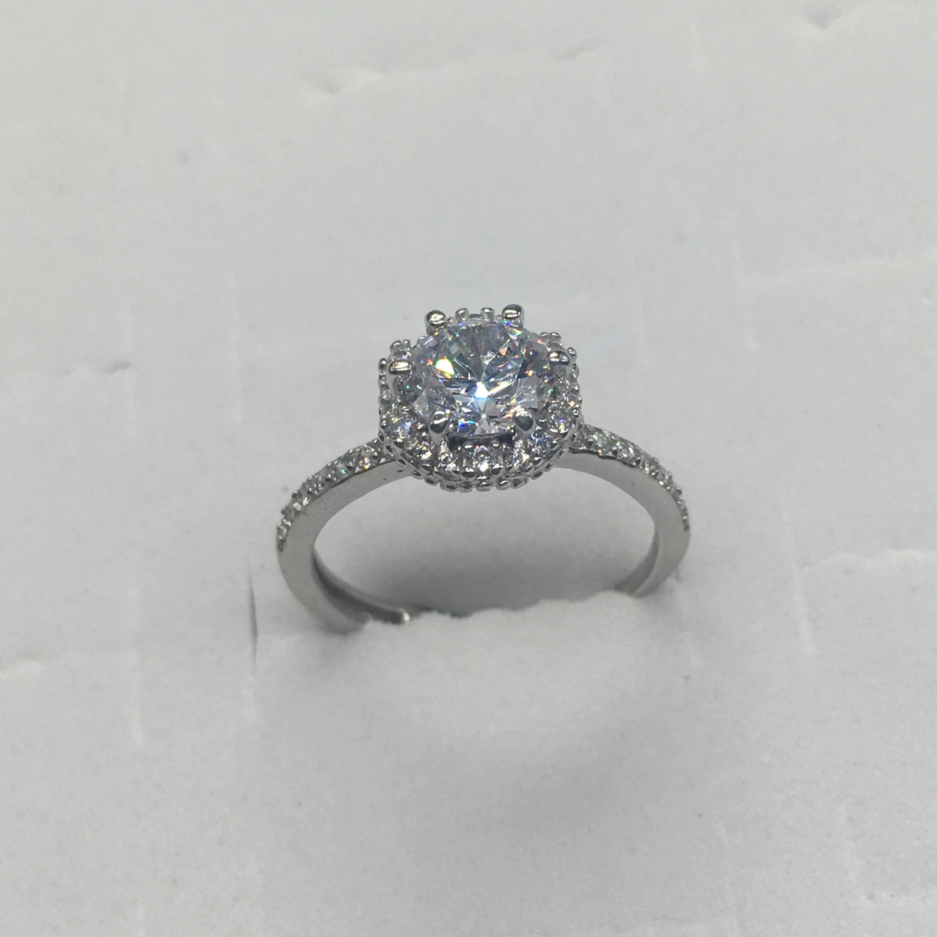 Новый тип V-металла оптовая шестикоготник Mossian diamond цветочная кольцо цветочная группа инкрустированные камни источник прямой эфир цвет серебро покрытие 18K золото