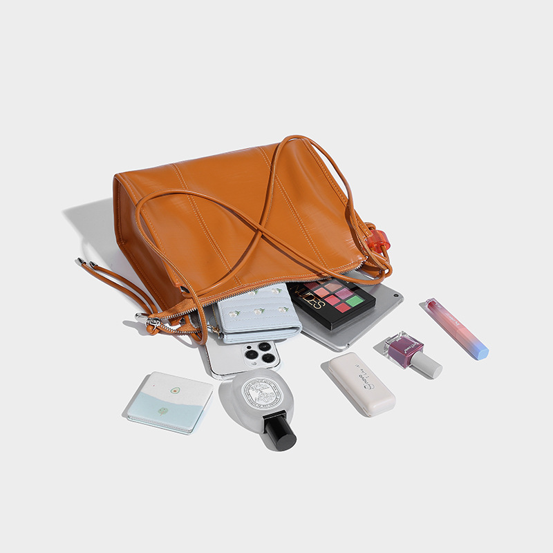 Large capacity fashionable casual shoulder 2024 new atmospheric versatile handbag with a sense of luxury, temperament,_voghion.com