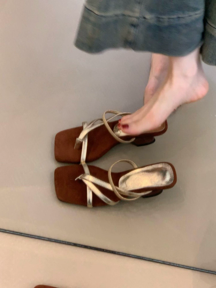 Женские босоножки на высоком каблуке из овчины, французский нишевый дизайн, однорядные, новая модель 2025 года, с юбкой.