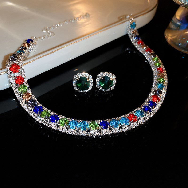 Collar de aretes cuadrados con incrustaciones de diamantes de dos piezas de moda, lujo ligero, collar de alta gama, temperamento exquisito, conjunto de joyas de todo fósforo