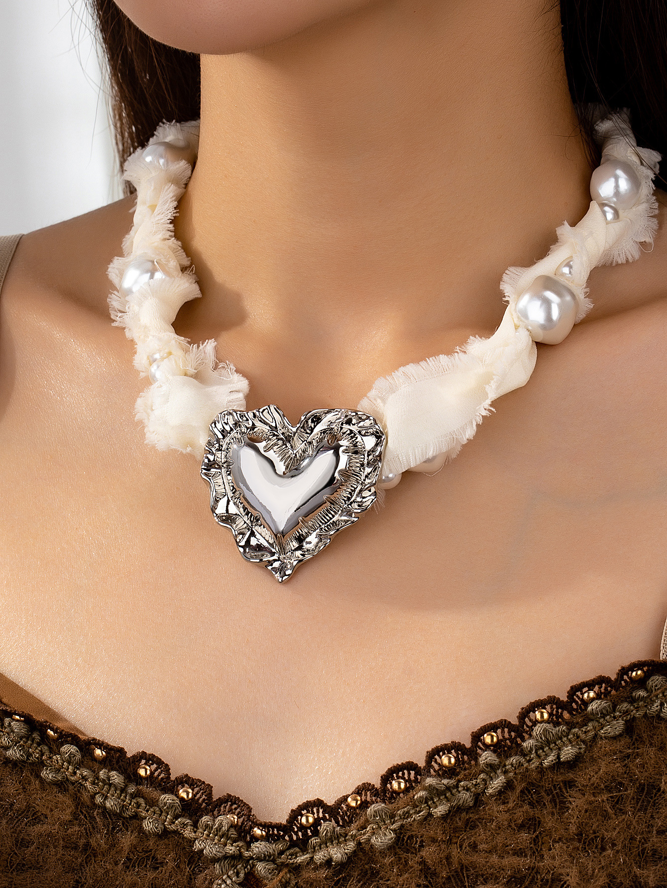 Classic Style Streetwear Heart Shape Alloy Bandana Cloth Silk Scarf Cord Cord String Choker Wholesale display picture 1