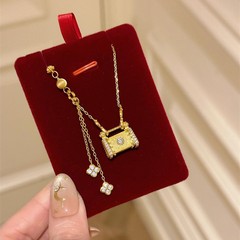 中世のゴールドブラッシュセーフティロックペンダントネックレスレディース高級ハイエンドネックレスライト高級宮殿スタイル鎖骨チェーン