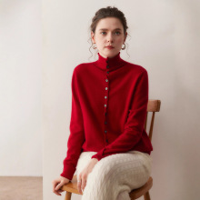 小众宽松高领系扣山羊绒开衫女亲肤毛衣外套2025秋冬红色针织羊毛