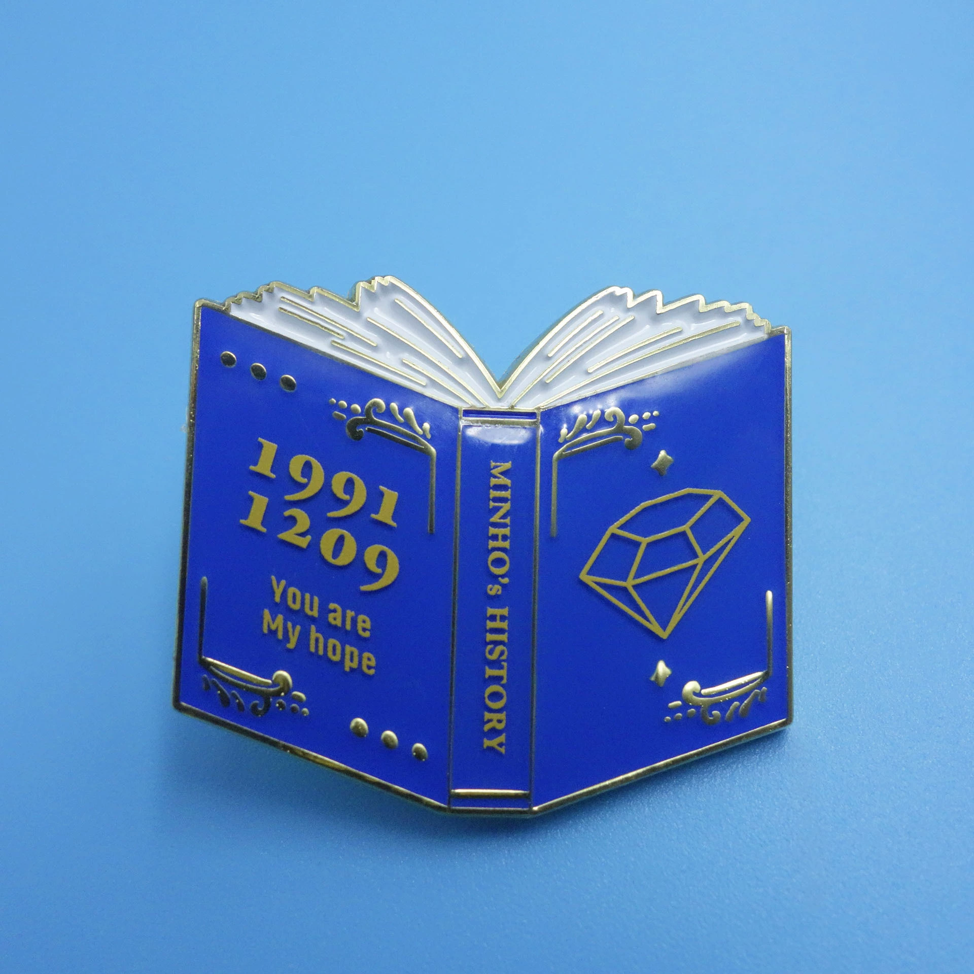 Металлический значок с мультяшным дизайном, индивидуальный сувенир для планирования ежегодных мероприятий, брошь из цинкового сплава с покраской