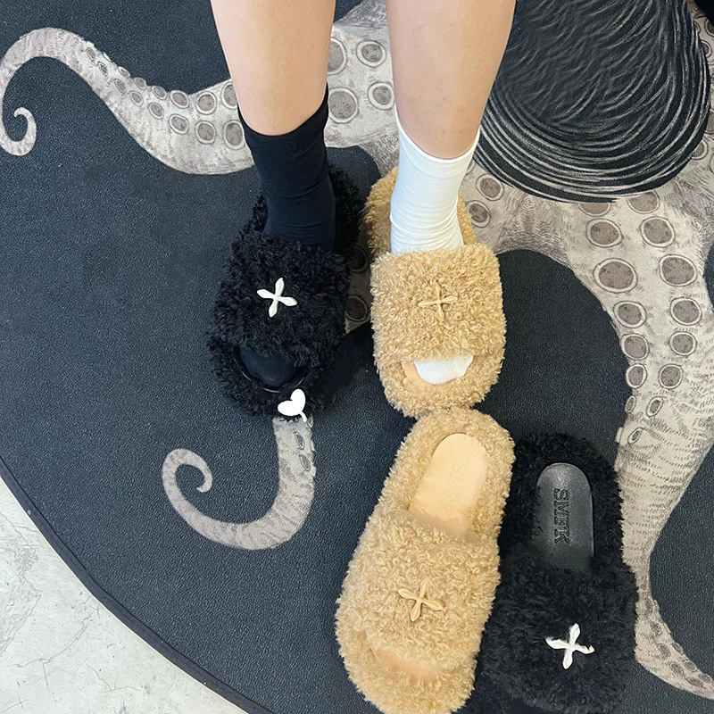 High version ~ fashion brand X SMFK black silk fluffy slippers women's outer wear cross flower lamb wool thick bottom slippers