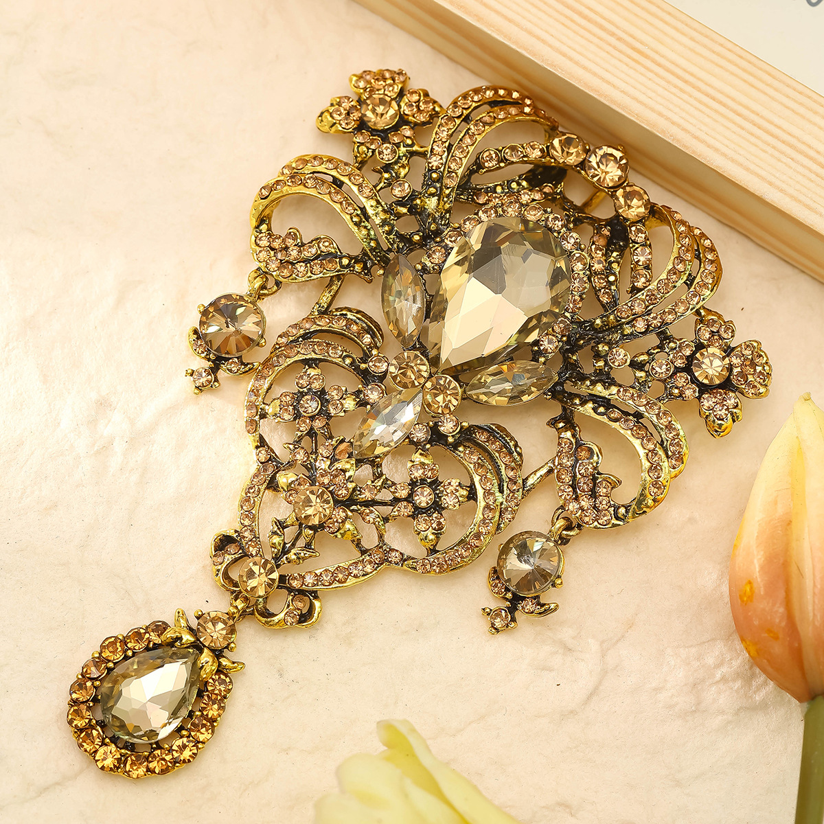 Crystal pendant, brooch