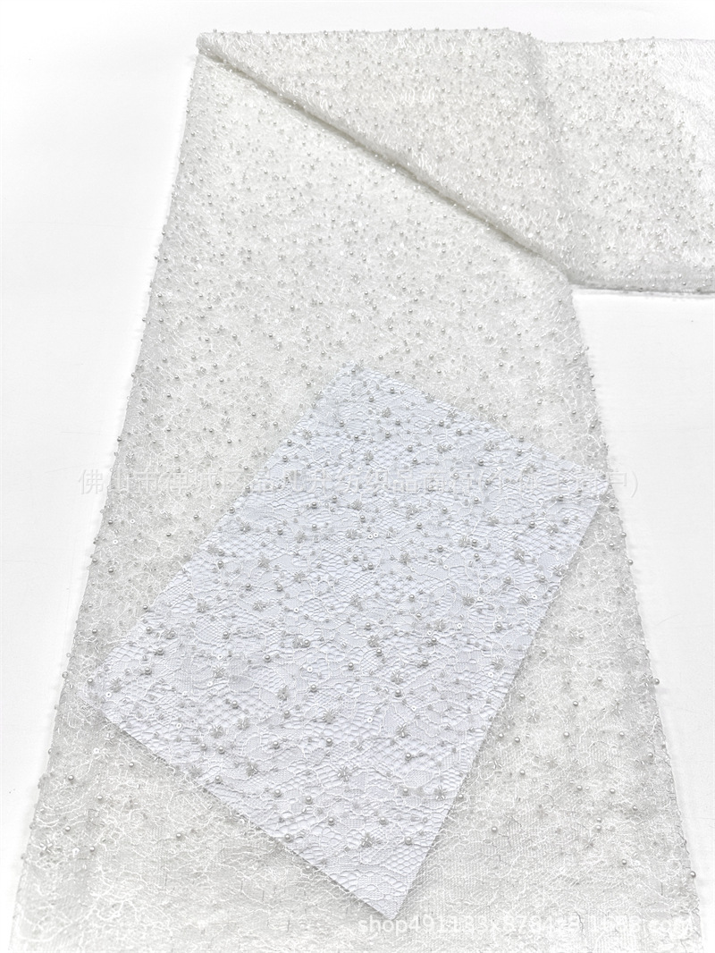 Tejido de encaje de perlas de oro ligero tamaño de perlas sequinado alto vestido de hombro inclinado tejido bordado a mano