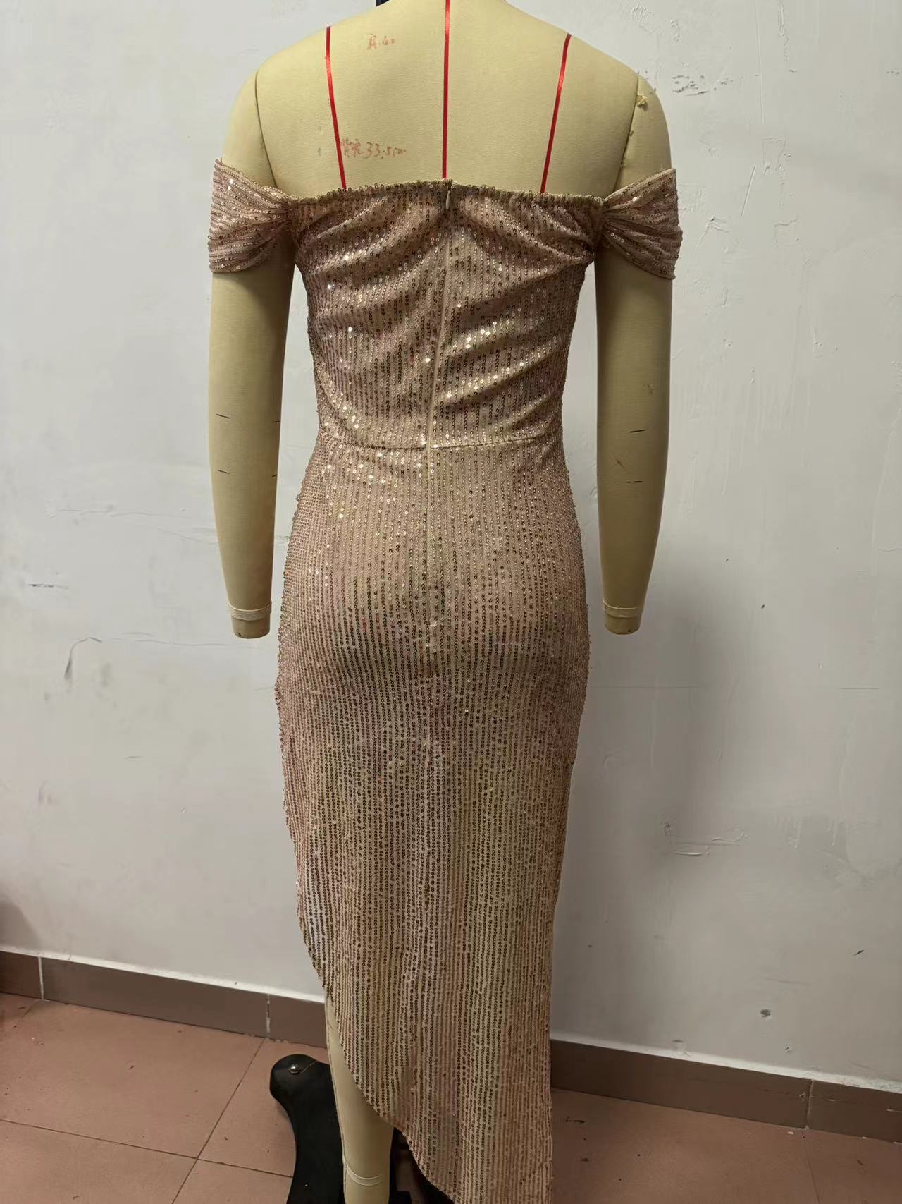 Naiste kokteilikleit litrite ja tõmblukuga pidulik kleit_voghion.com