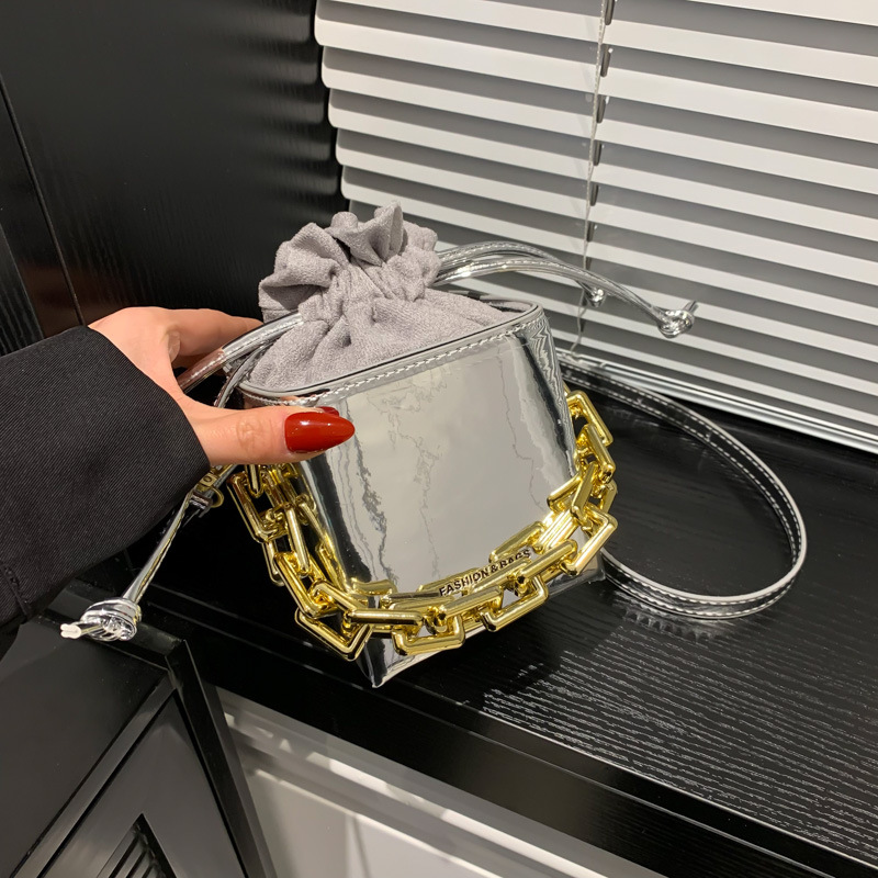 Three-dimensional Diamond Chain Handbag - Image 1