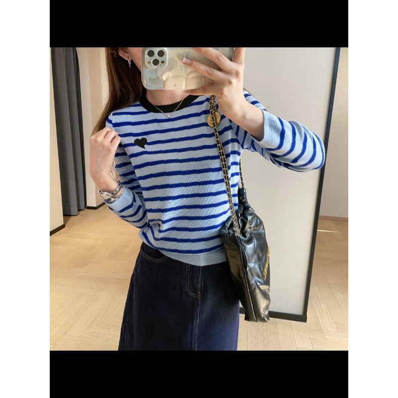 松弛感柔软细腻爱心刺绣蔚蓝色条纹针织衫女2026春秋新款H030123