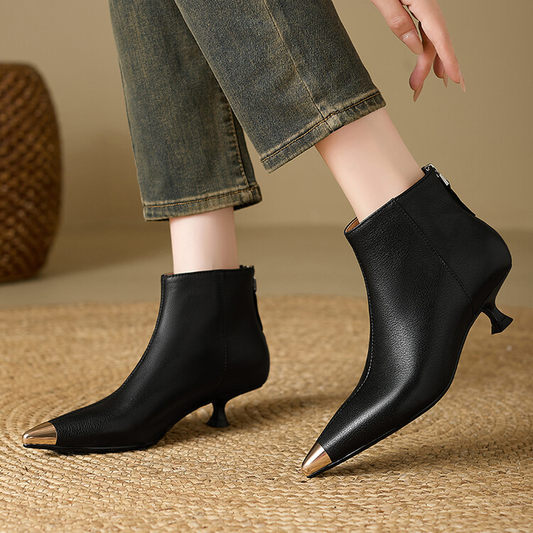 尖头短靴女2024新款秋冬裸靴猫跟中跟靴子金属真皮单靴短筒马丁靴
