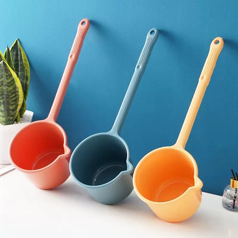 Long-Handled Water Ladle for Home Kitchen, Thickened Plastic Water Scoop for Watering Flowers, Bathing, and Children's Hair Washing