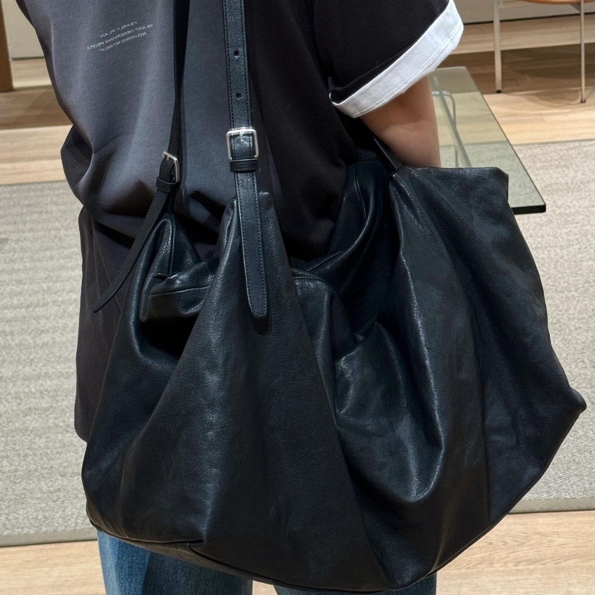 Niche Design Korean Cowhide Oversized Tote Bag With Shoulder Strap 2024 New Arrival Unisex Practical Large Hobo Bag