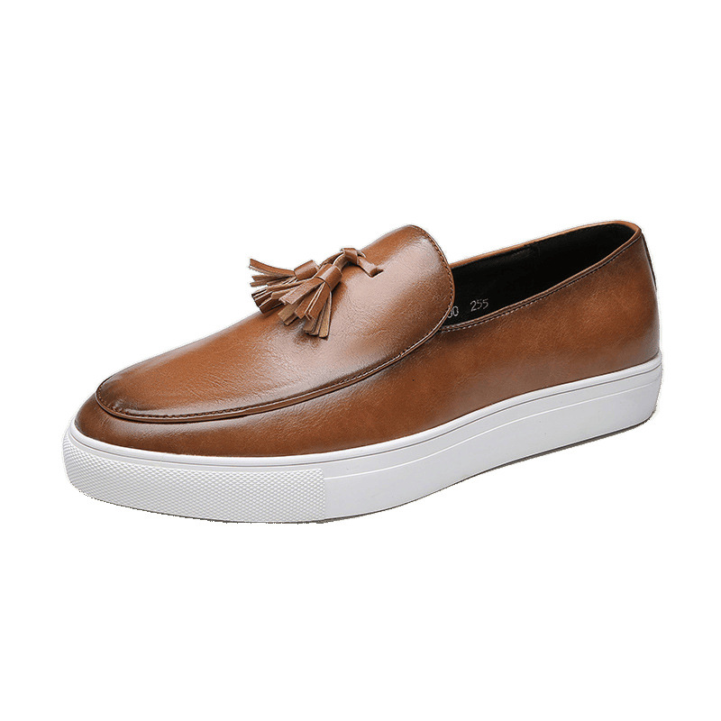 Nuevas zapatillas transfronterizas de borla de gran tamaño para hombres, pasarelas de moda europeas y americanas, zapatos de cuero, zapatillas casuales de negocios con personalidad para hombres
