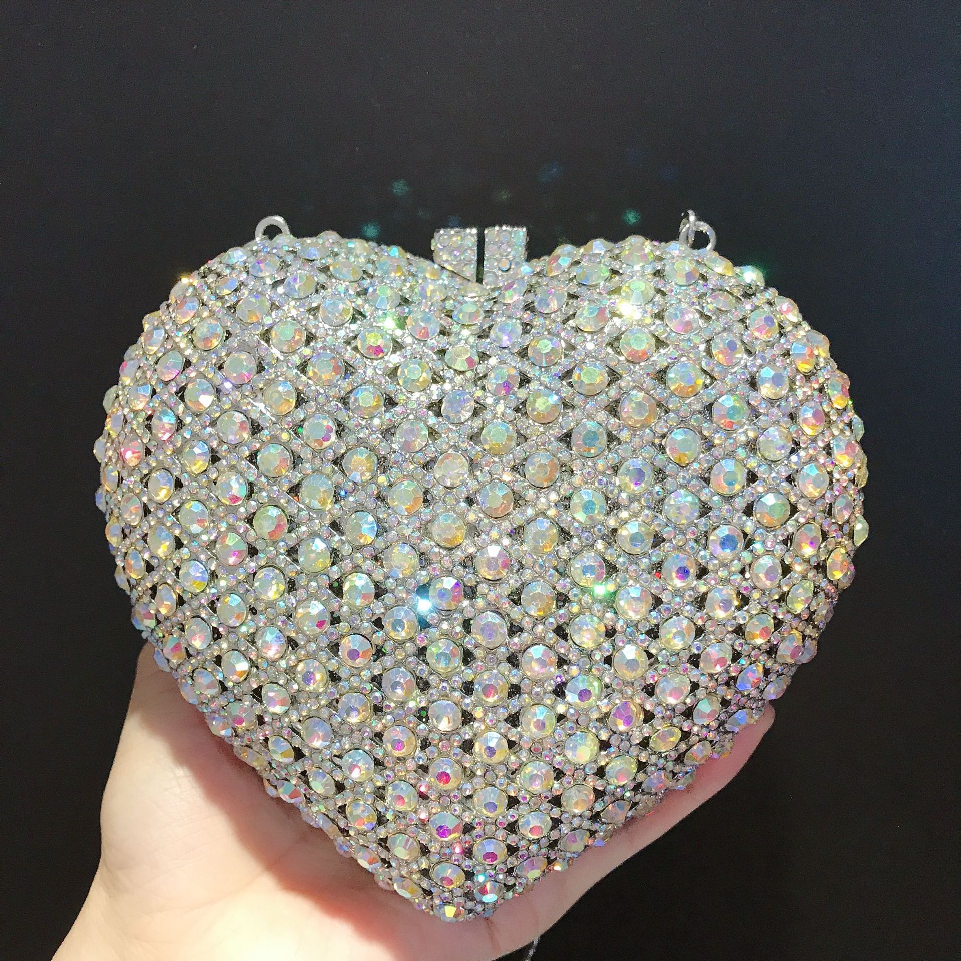 * Bolsa de cena de diamante de lujo transfronterizo amor bolso de diamante en forma de corazón bolso de mano bolso de diamante de banquete europeo y americano bolso de diamante de mujer bolsa de embrague