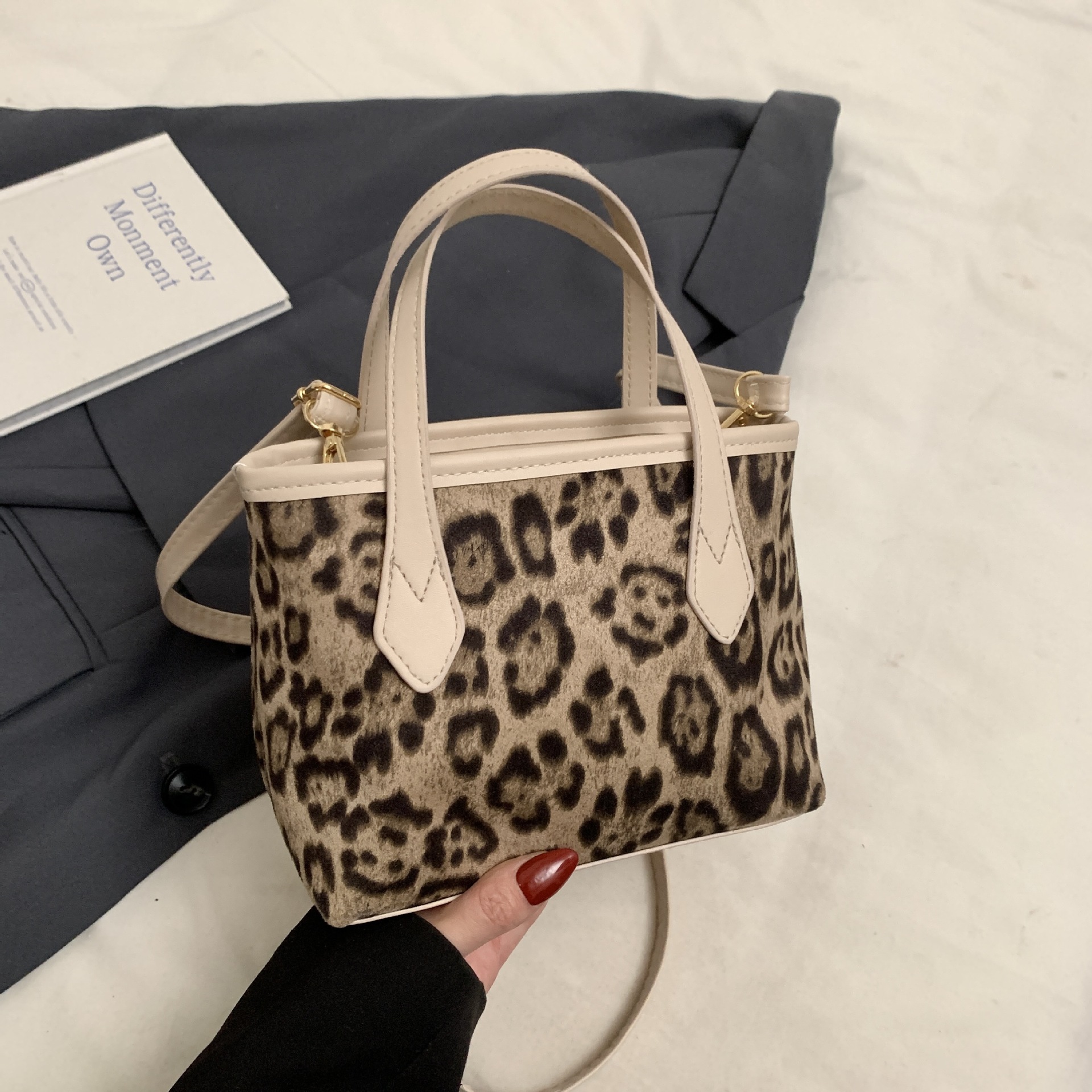 Otoño y invierno super caliente leopardo bolso de mano para mujeres 2024 nuevo bolso de mano de trabajo bolso de cubo de hombro
